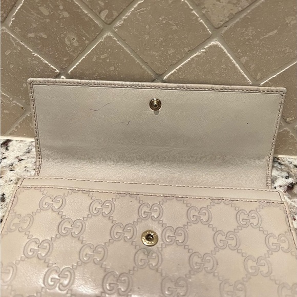 Gucci Beige Wallet with Gold Accent - Picture 3 of 9